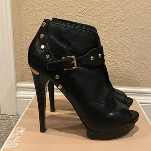 MK Ailee Open Toe Platform